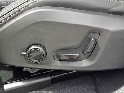2026 Volvo XC60 B5 Ultra Black Edition