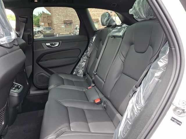 2026 Volvo XC60 B5 Ultra Black Edition