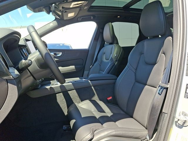 2026 Volvo XC60 B5 Ultra Black Edition