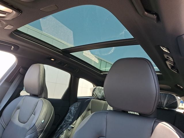 2026 Volvo XC60 B5 Ultra Black Edition