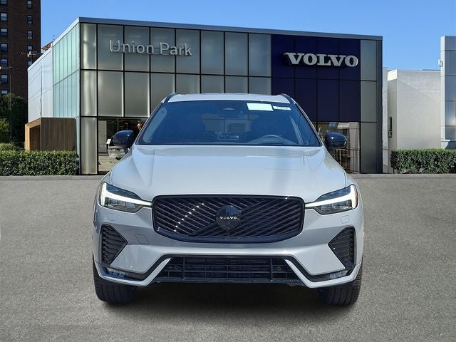2026 Volvo XC60 B5 Ultra Black Edition