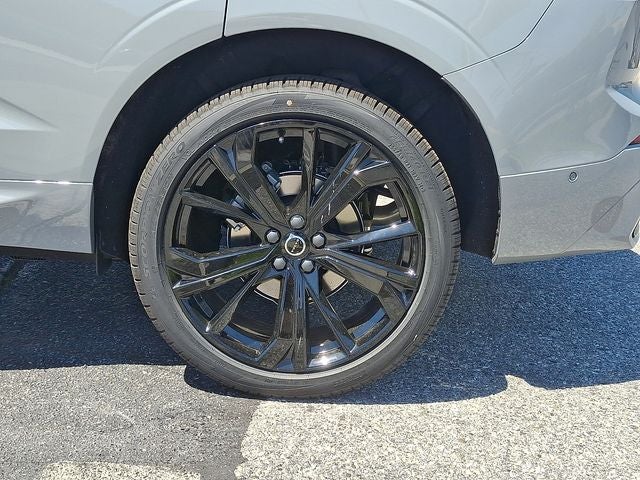 2026 Volvo XC60 B5 Ultra Black Edition