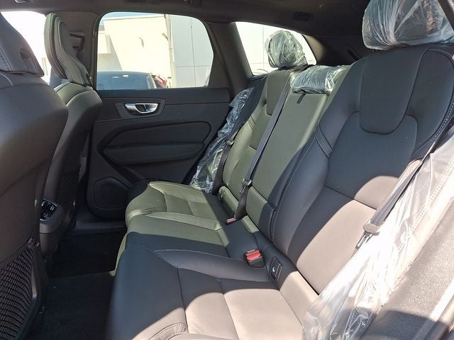 2026 Volvo XC60 B5 Ultra Black Edition