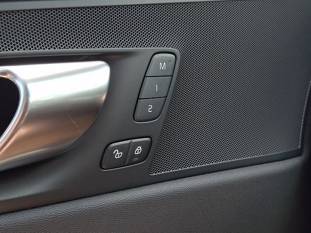 2026 Volvo XC60 B5 Core