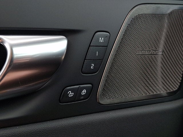 2027 Volvo XC60 Base