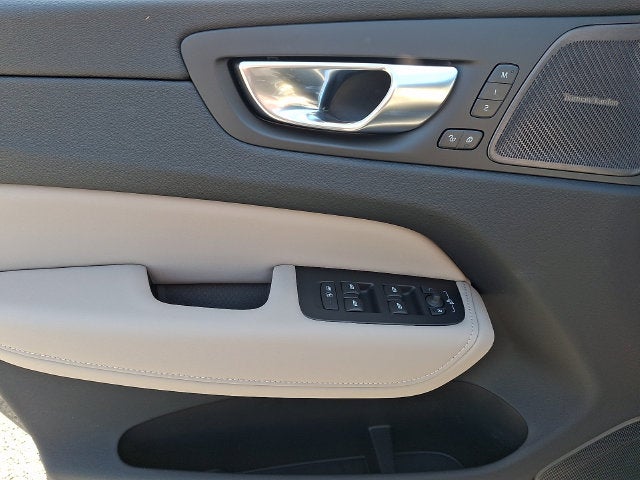 2027 Volvo XC60 Base