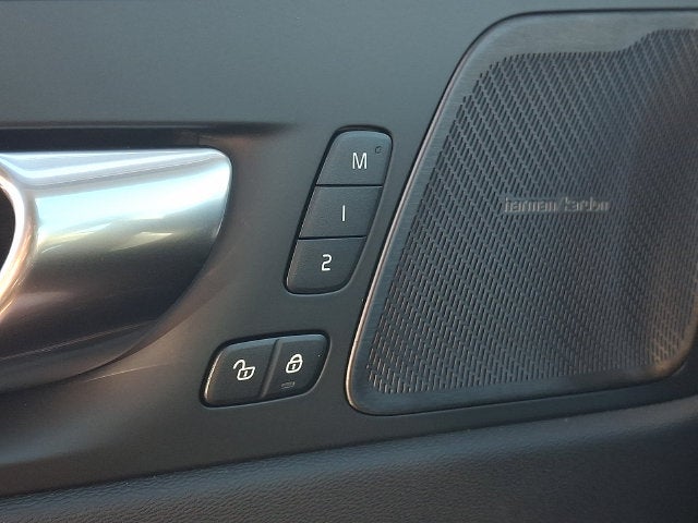 2027 Volvo XC60 Base