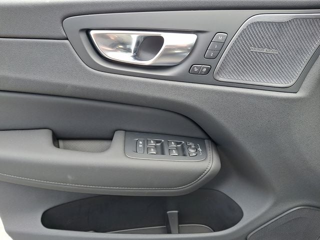 2027 Volvo XC60 Base