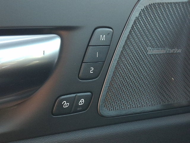 2027 Volvo XC60 Base