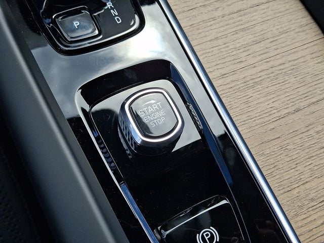 2027 Volvo XC60 B5 Core