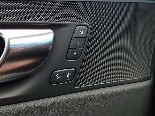 2027 Volvo XC60 B5 Core