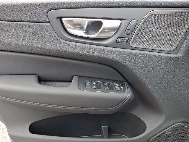 2027 Volvo XC60 B5 Ultra
