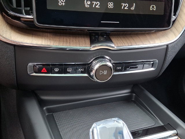 2027 Volvo XC60 B5 Ultra