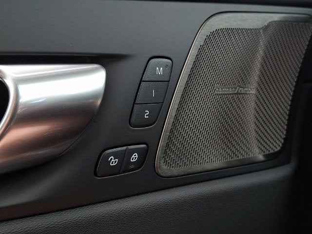2027 Volvo XC60 B5 Ultra