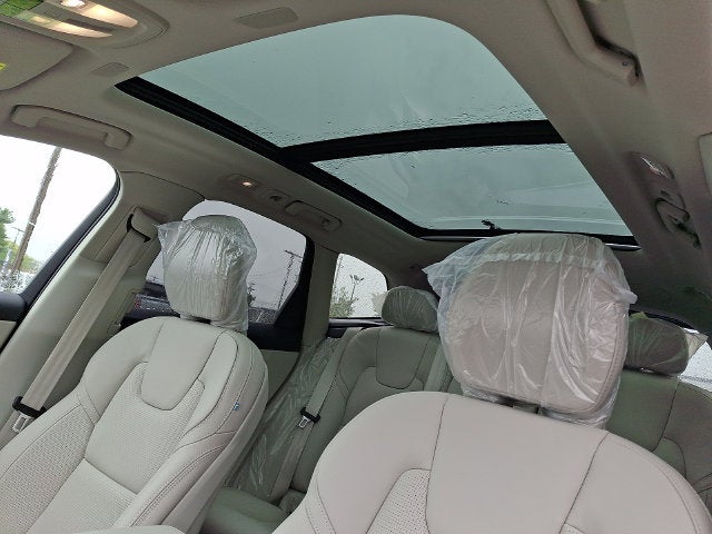 2027 Volvo XC60 B5 Ultra