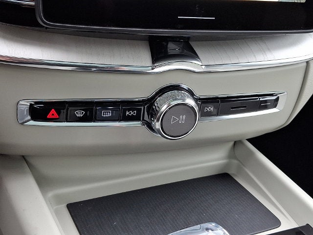2027 Volvo XC60 B5 Ultra