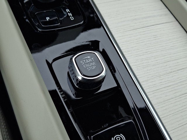 2027 Volvo XC60 B5 Ultra