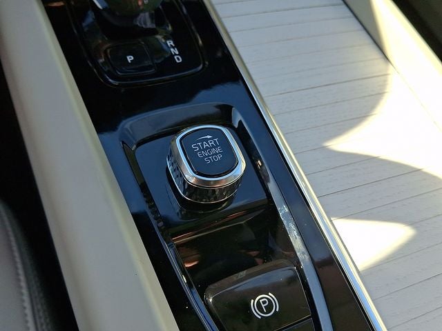 2027 Volvo XC60 Base